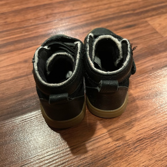 Toddler Black Velcro UGG Shoes - Picture 3 of 12